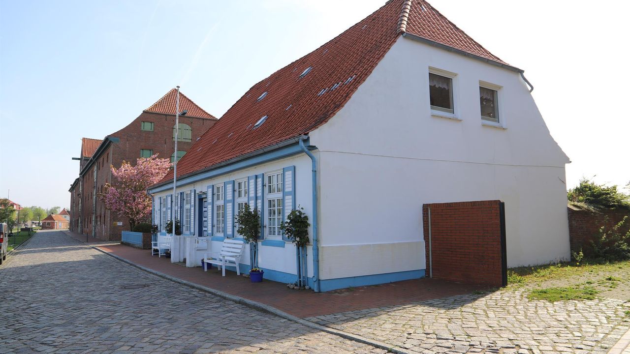 Hausansicht mit Packhaus Hausansicht mit Packhaus